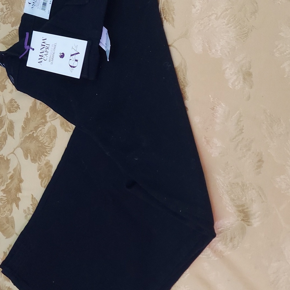 GLORIA VANDERBILT NWT Amanda Capri black jeans  built in slimming panel size 16 - Picture 2 of 7